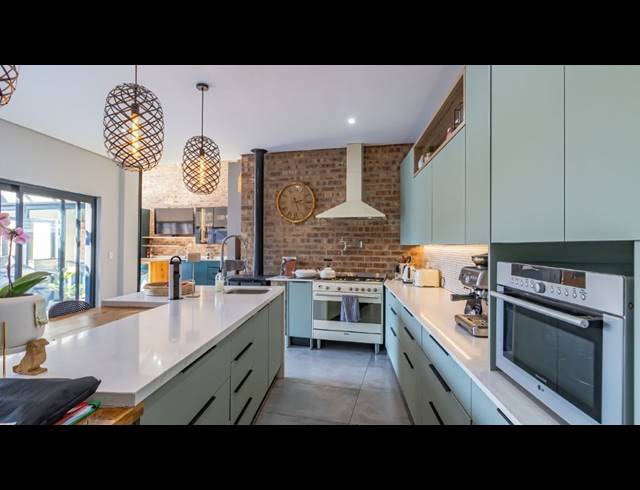 5 BEDROOM FREEHOLD FOR SALE IN MIDSTREAM HEIGHTS